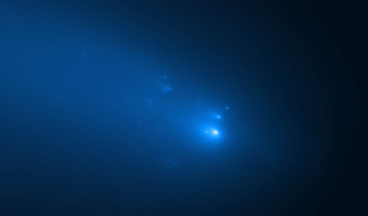 Solar Orbiter пройдет через остатки от хвостов кометы ATLAS