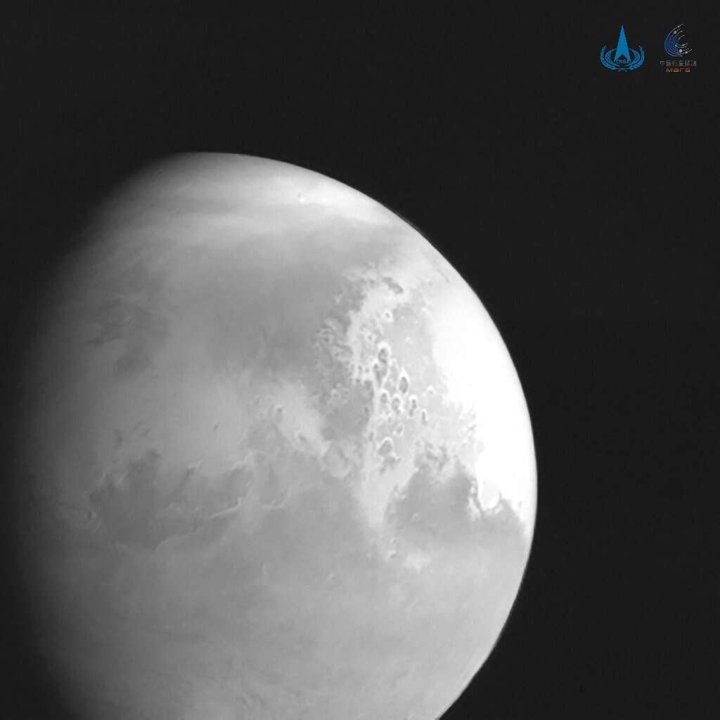 Китайский марсианский зонд присылает видео, на котором запечатлена Красная планета