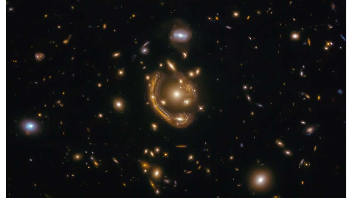 Снимок галактики «Расплавленное кольцо» побуждает к новым исследованиям
