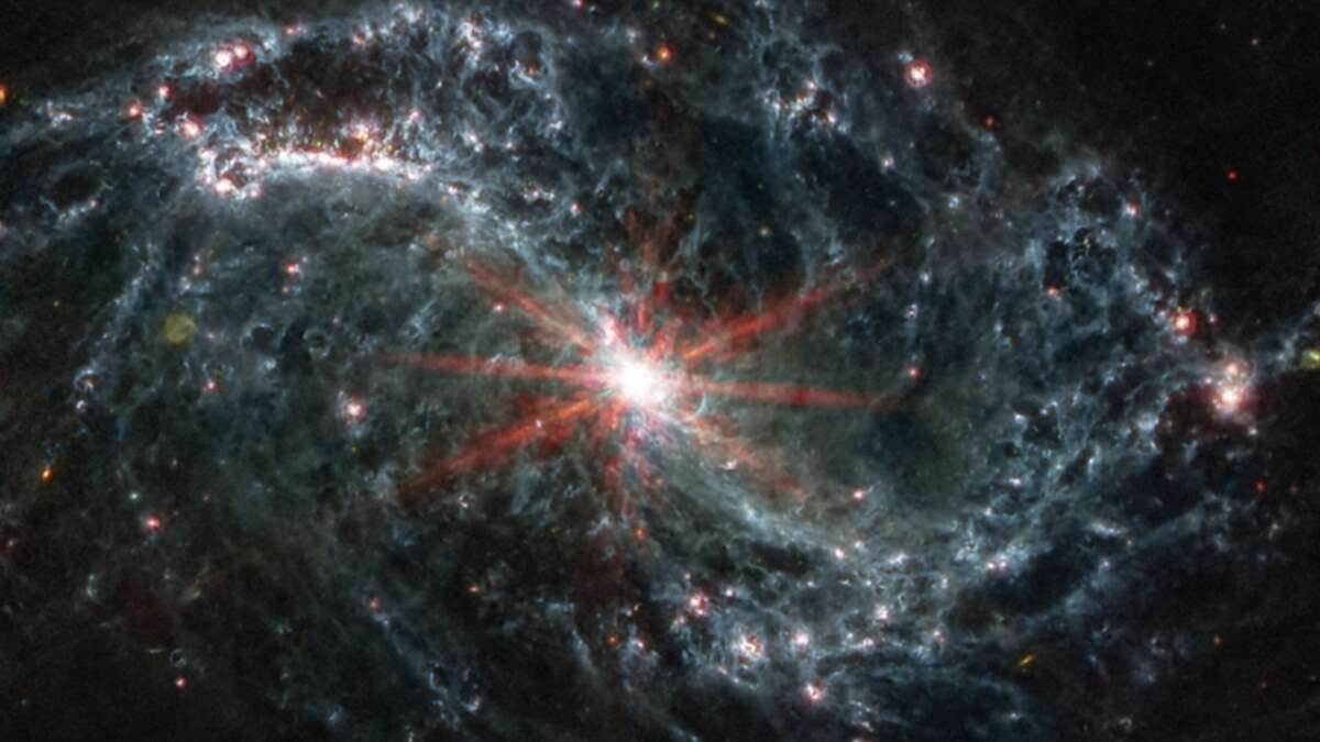Астрономы изучают далёкие спиральные галактики с помощью «Джеймса Уэбба»