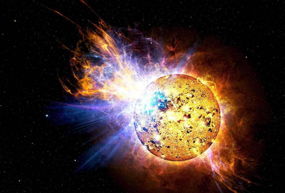 На Солнце произошел мощный выброс корональной массы